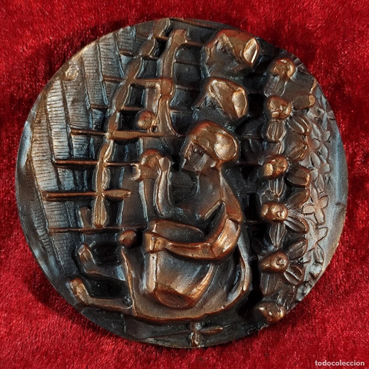 Medallas hist&oacute;ricas: MEDALLA -ALGODON - TRABAJADORES DEL T&Eacute;XTIL - EN BRONCE - GRANDE - 80 MM - CON SELLO Y FIRMA