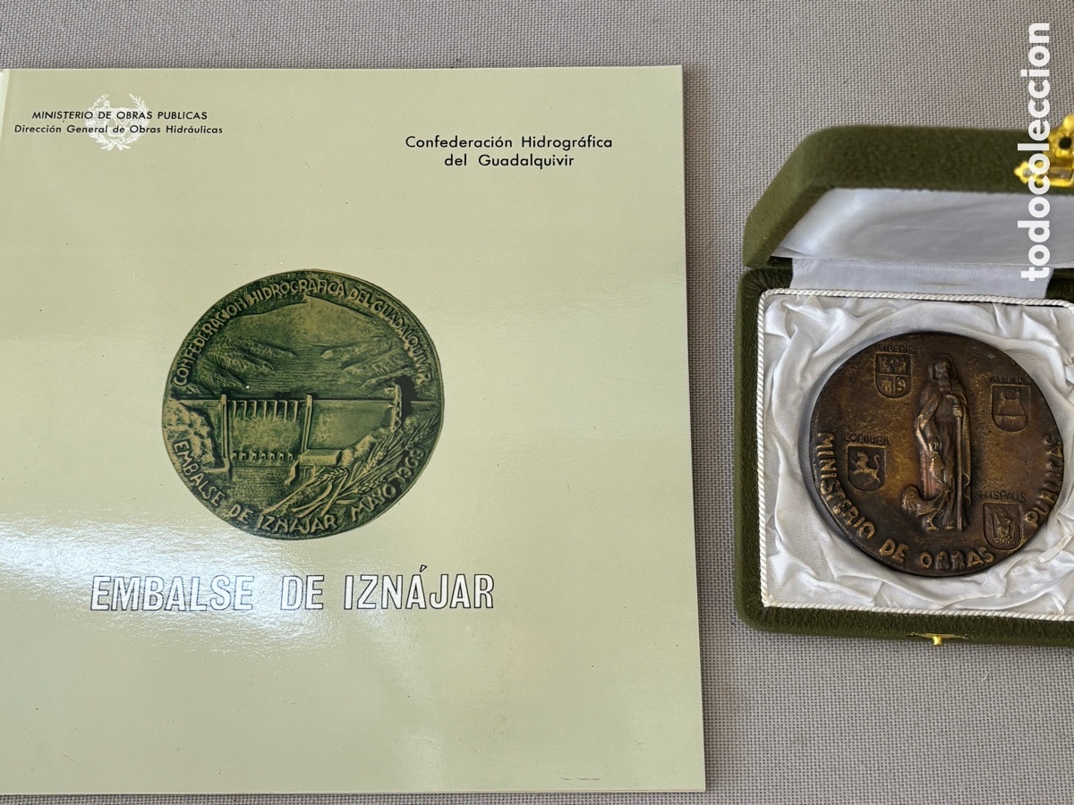 Medallas hist&oacute;ricas: Medallon Embalse de Iznajar 1969 + Libro Oficial CHG