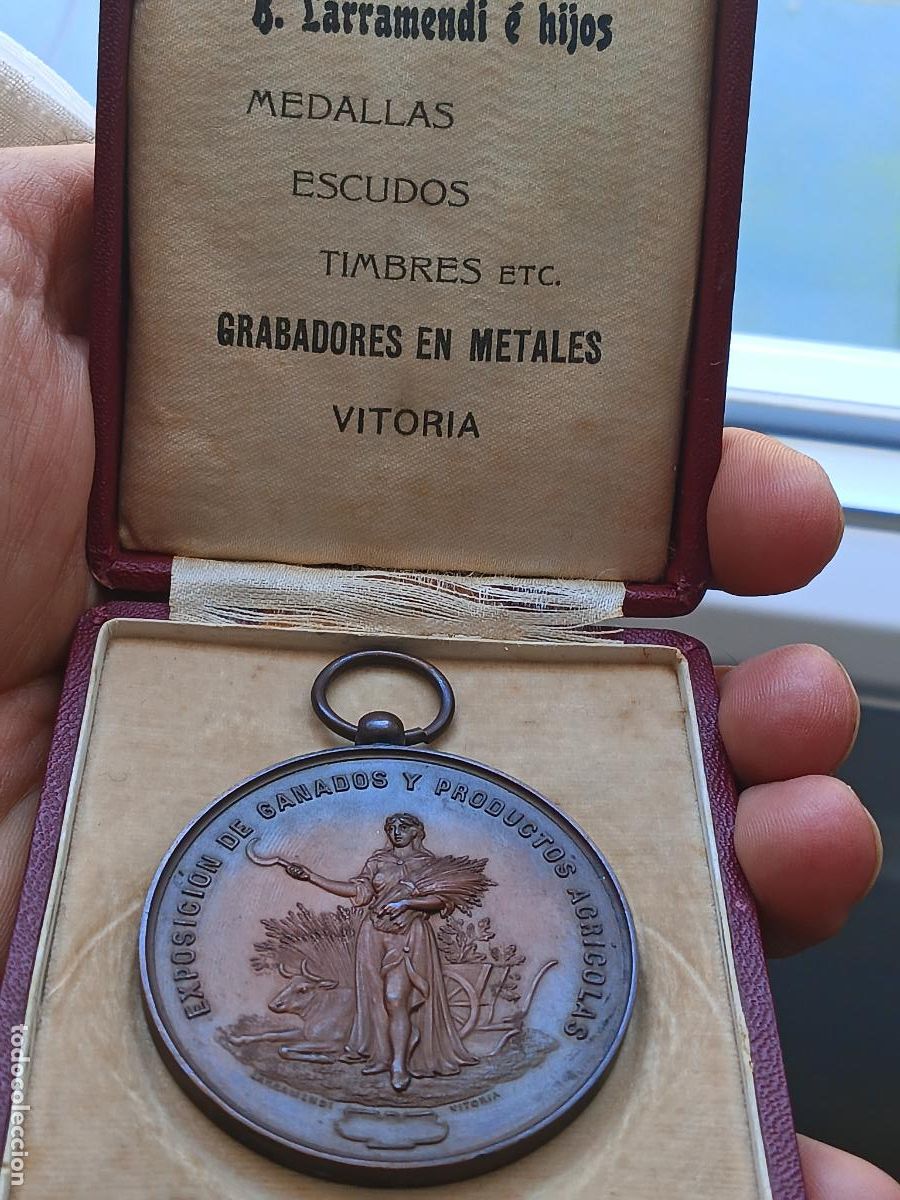 Medallas hist&oacute;ricas: Provincia de Guip&uacute;zcoa. Medalla antigua Exposici&oacute;n de ganados y productos agr&iacute;colas En caja original