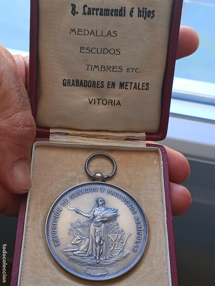 Medallas hist&oacute;ricas: Provincia de Guip&uacute;zcoa. Medalla antigua Exposici&oacute;n de ganados y productos agr&iacute;colas PLATA