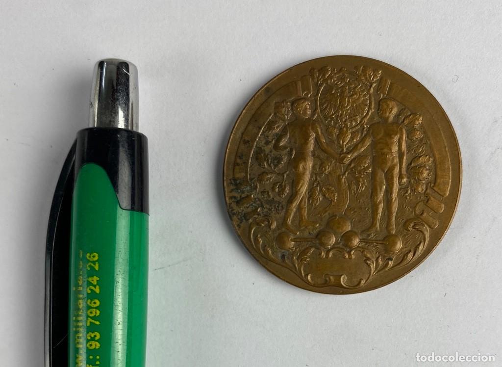 Medallas hist&oacute;ricas: Medalla de mano de M&eacute;rito o Reconocimiento gen&eacute;rica. en bronce estampado 34mm