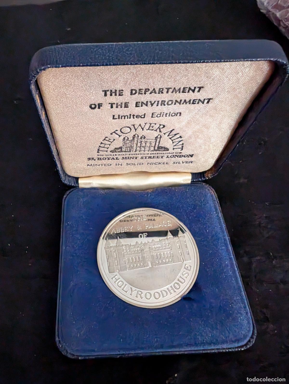 Medallas hist&oacute;ricas: PALACIO DE HOLYROODHOUSE (ESCOCIA) EN 1978. THE TOWER MINT. EN SU ESTUCHE. EDICION LIMITADA. NICKEL.