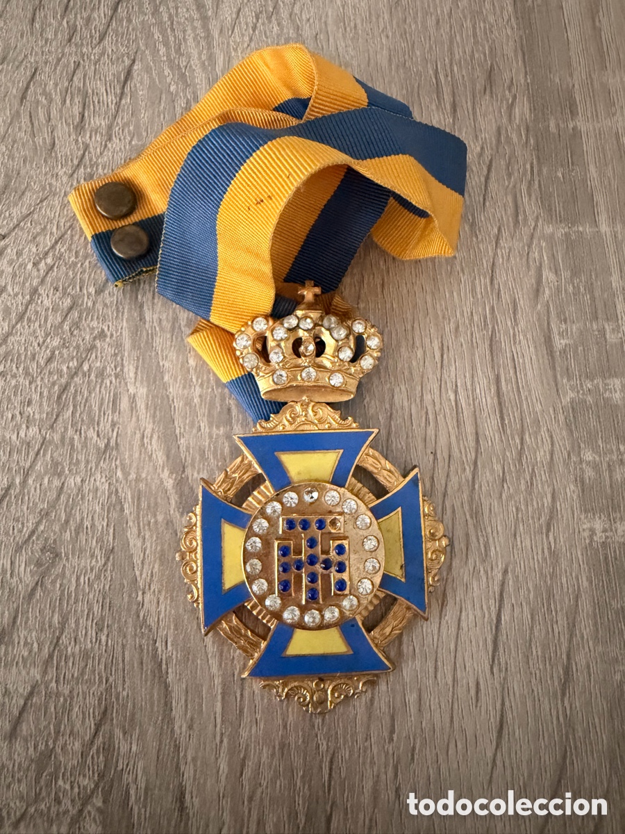 Medallas hist&oacute;ricas: Antigua insignia con corona y cruz esmaltada &ndash; Medalla ceremonial