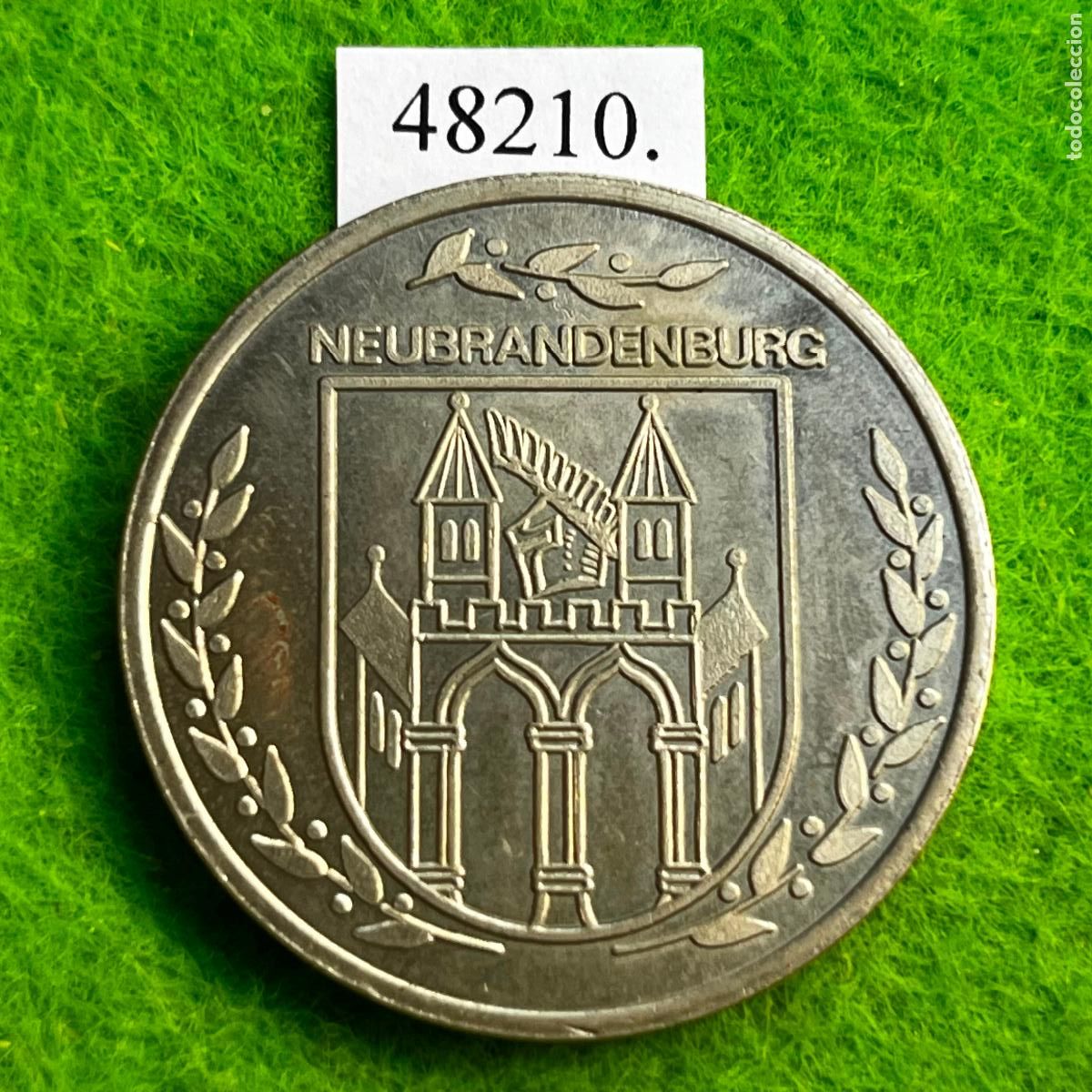 Medallas hist&oacute;ricas: Medalla Alemania comunista, Treptower Tor de Neubrandenburg, DDR, RDA
