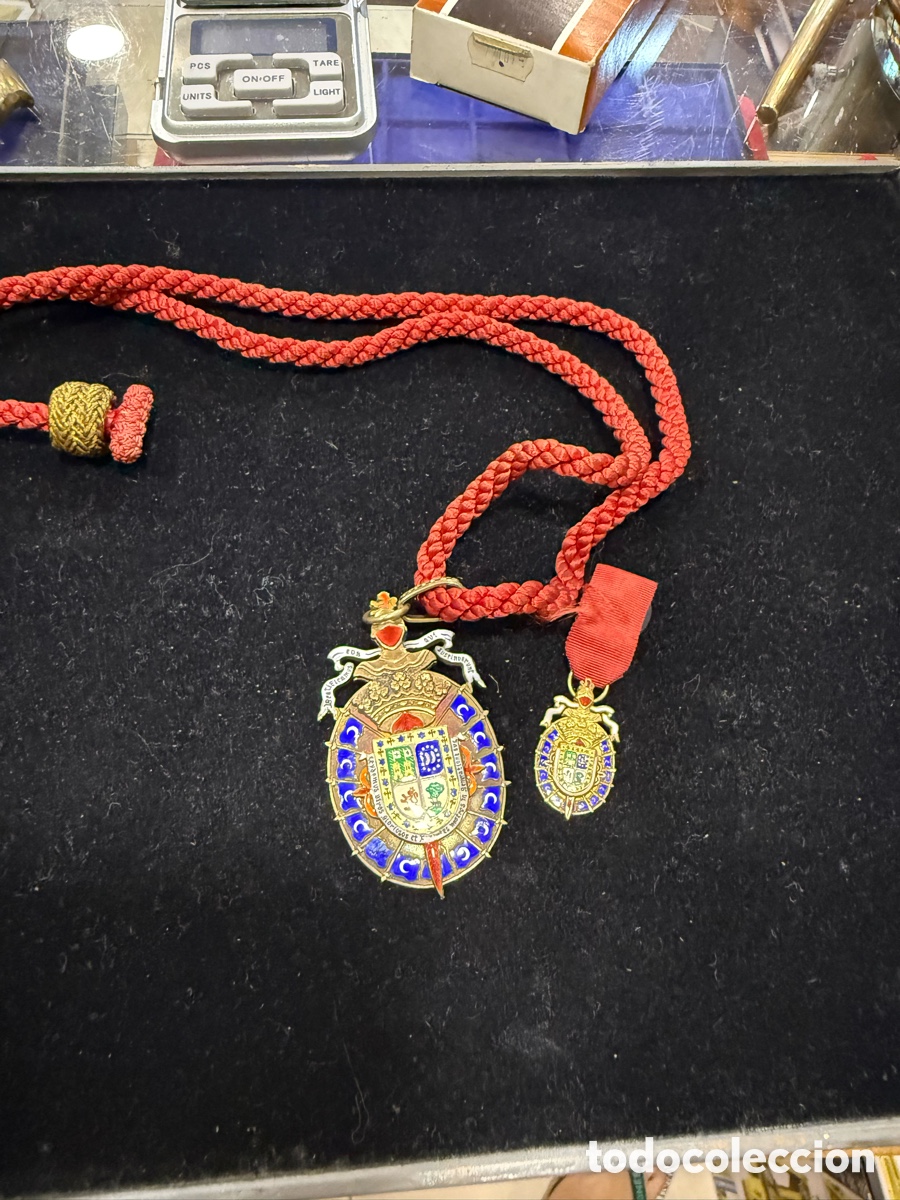 Medallas hist&oacute;ricas: Lote de 2 medallas antiguas plata dorada y esmalte, por identificar