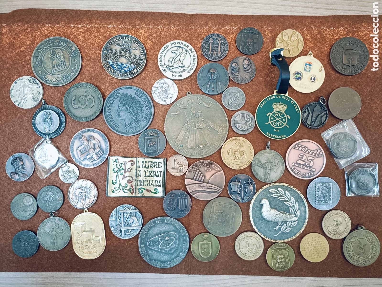 Medallas hist&oacute;ricas: GRAN LOTE DE 54 MEDALLAS . DISTINTOS MATERIALES Y TAMA&Ntilde;OS . GRAN VARIEDAD. 3,7 kilos