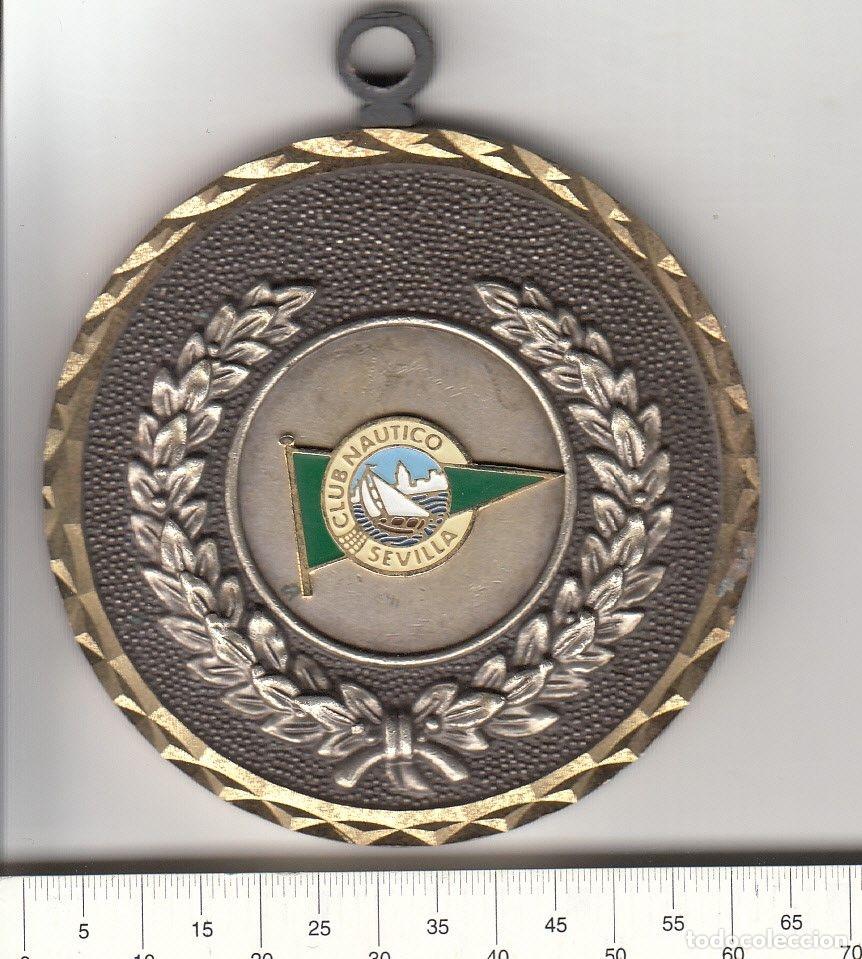 Medallas hist&oacute;ricas: CREXP108 MEDALLA CLUB NAUTICO SEVILLA BALONCESTO 80-81 110 GRAMOS 10