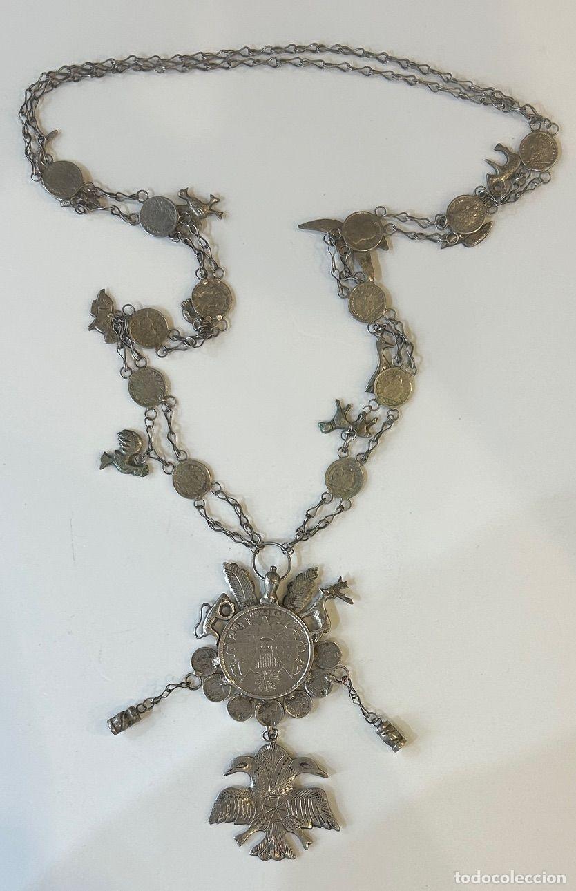 Medallas hist&oacute;ricas: CREXP562 COLLAR DE PLATA CON MONEDA GUATEMALA 1 PESO Y AGUILA BICEFALA 110 GR