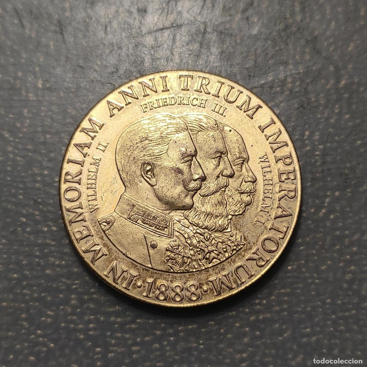 Medallas hist&oacute;ricas: ALEMANIA GERMANY MEDALLA 1988 TRES EMPERADORES AGUILA IMPERIAL METAL DORADO