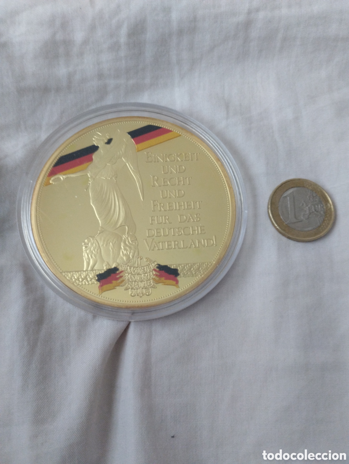 Medallas hist&oacute;ricas: Medalla gigante de 70 mm esmaltada alemana sin circular en c&aacute;psula protectora.
