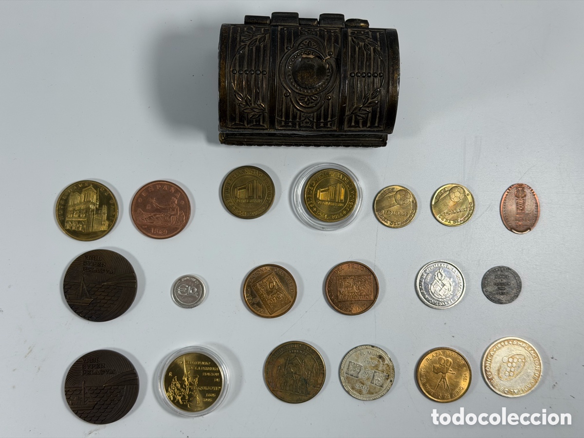 Medallas hist&oacute;ricas: Lote de medallas y fichas conmemorativas espa&ntilde;olas + caja