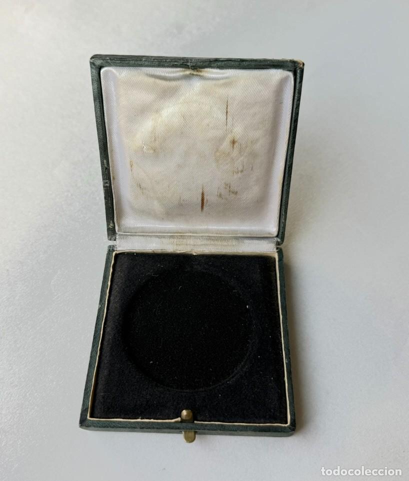 Medallas hist&oacute;ricas: Antigua caja para medalla de 6cm. Color verde.