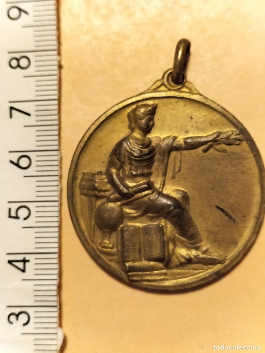 Medallas hist&oacute;ricas: Antigua medalla al m&eacute;rito acad&eacute;mico