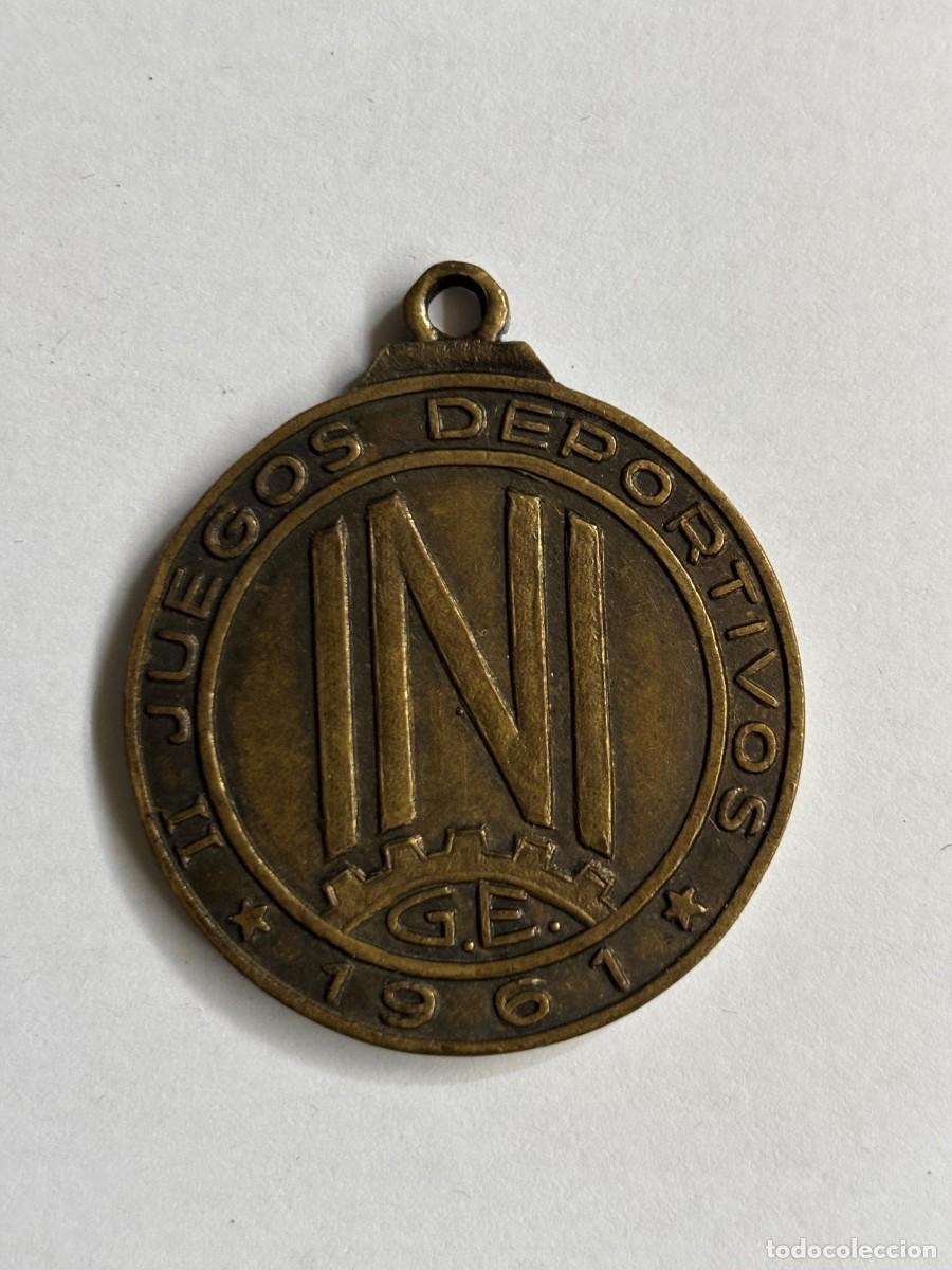 Historische Medaillen: Medalla INI, II Juegos Deportivos, 1961, bronce, 35mm, con ojal