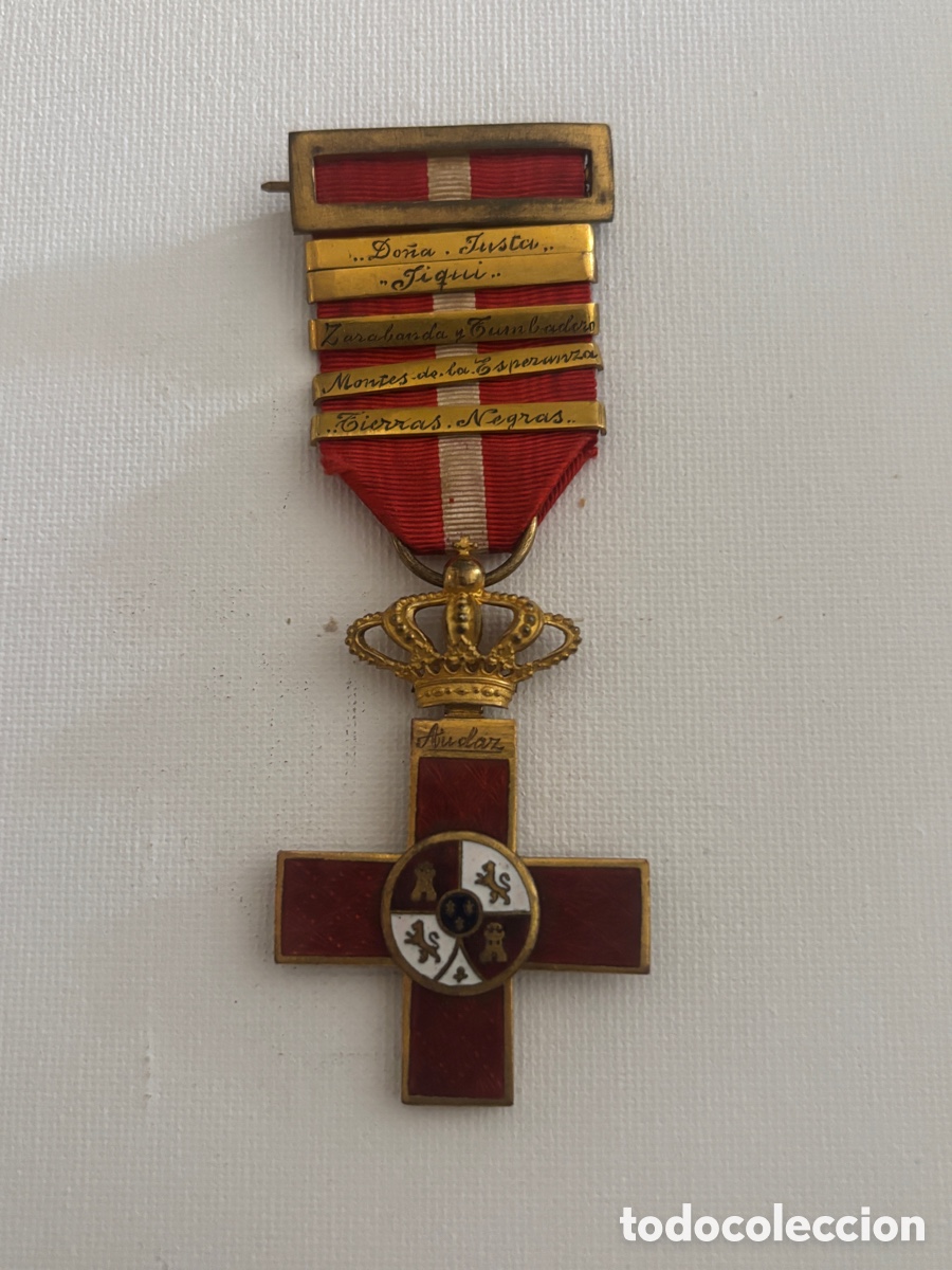Medallas hist&oacute;ricas: Medalla ORIGINAL Cruz al m&eacute;rito Militar con distintivo rojo &eacute;poca franquista