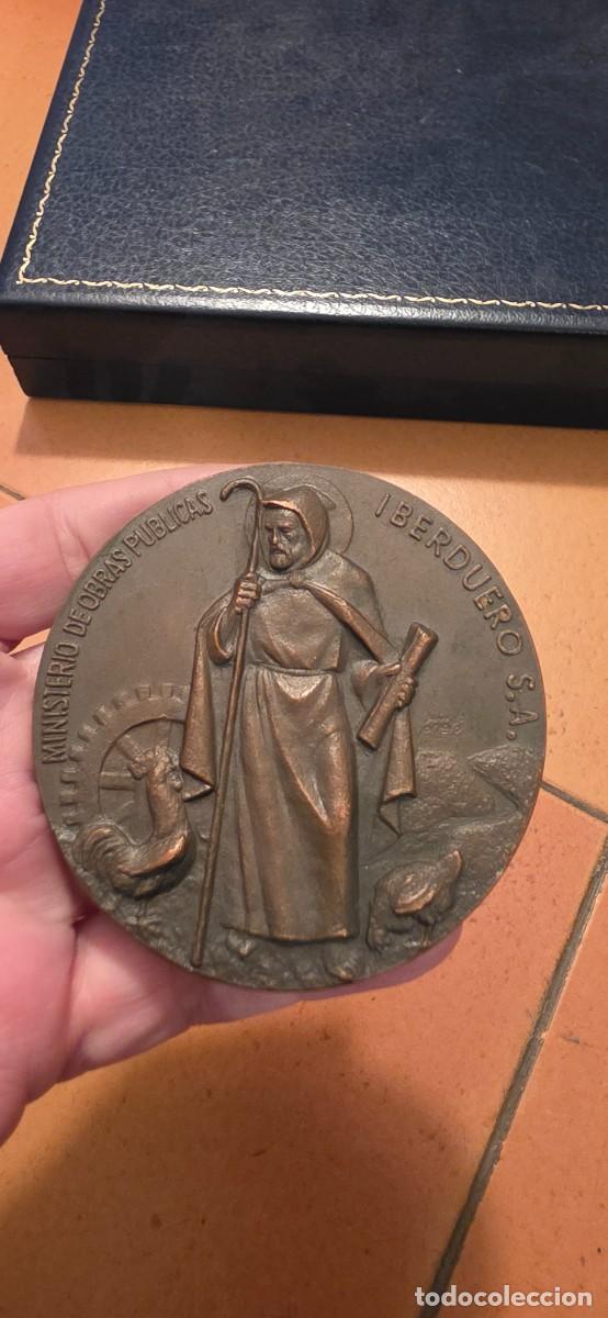 Medallas hist&oacute;ricas: Preciosa medalla Iberduero La Almendra 1970