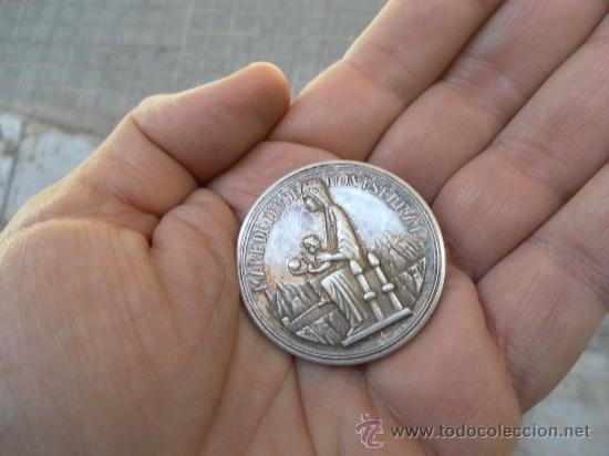 Medallas tem&aacute;ticas: Medalla. Mare de Deu de Motserrat. Es de plata. - Foto 1