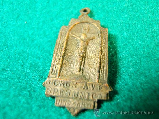 Medalhas tem&aacute;ticas: PLAZA SAN PEDRO - O CRUX AVE SPES UNICA ANNO SANTI -ROME - METALICA - 2X2 CM. APROX. - A&Ntilde;O 1933-1934