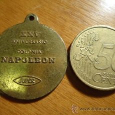 Medallas temáticas: MEDALLA XXV ANIVERSARIO COLONIA NAPOLENO JUPER , METAL Y ROJO. Lote 38383674