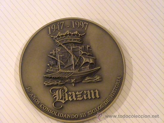 Medaglie tematiche: Medalla Baz&aacute;n aniversario 50 a&ntilde;os consolidando III siglos de Historia.