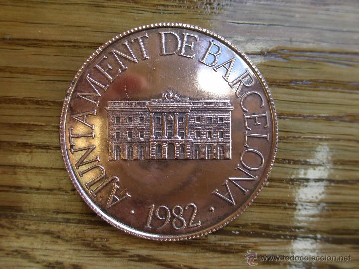 Thematic medals: Medalla, Ajuntament de Barcelona 1982. Esport Cultura Convivencia. ( Ver foto Adicional).