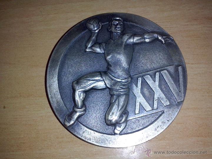 Medallas tem&aacute;ticas: Extraordinaria medalla balonmano  25 aniversario F.E.B.M gran relieve 1942 1967