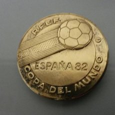Medallas temáticas: FICHA GRANDE O TOKEN R.F.E.F COPA DEL MUNDO ESPAÑA 82' SEDES DE LA COPA DEL MUNDO 30GR.. Lote 56855402