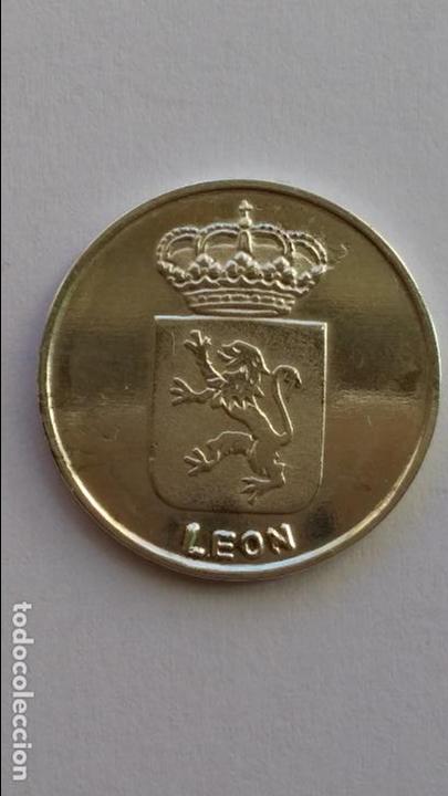 Medalhas tem&aacute;ticas: moneda, medalla ,diario de leon de 2,3 cms