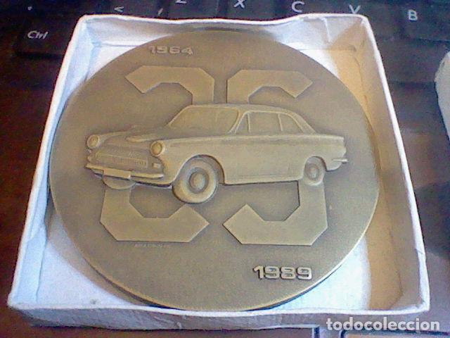 Medaglie tematiche: medalla mano 1964 1989 25 a&ntilde;os fabrica montagem azambuja portugal Ford coche clasico metal
