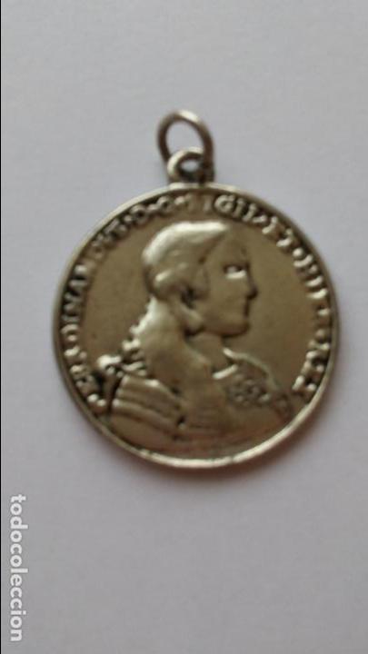 Medaglie tematiche: Medalla de ferdinando de 2,5 cms de diametro 2 caras (no se nada de ella)