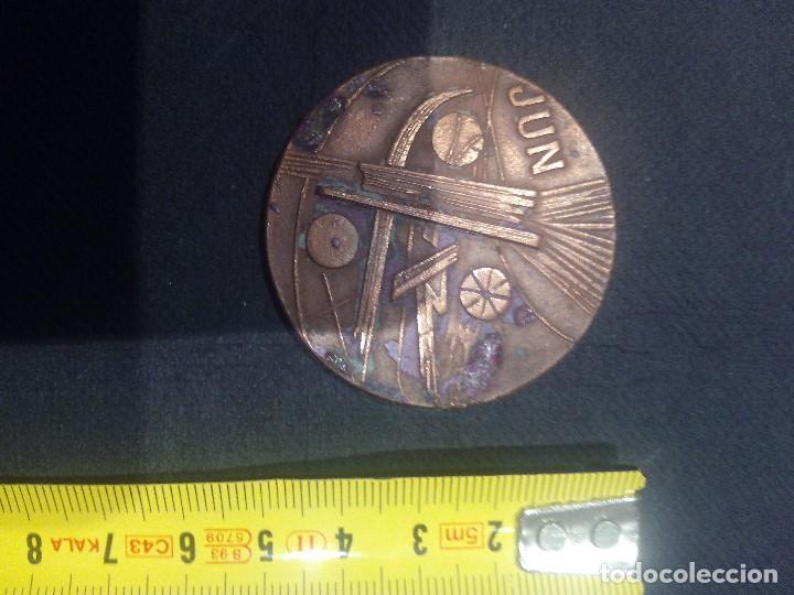 Medallas tem&aacute;ticas: Medalla con las letras Jun de cobre - Foto 1