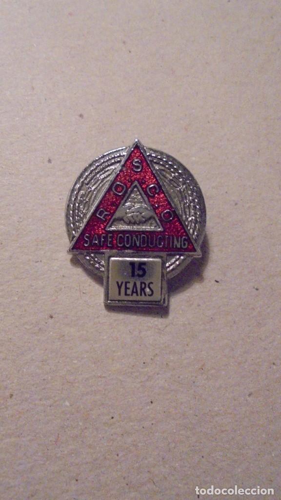 Medaglie tematiche: FERROCARRIL - MEDALLA INSIGNIA R.O.S.C.O SAFE CONDUCTING 15 YEARS - 2,8X2,5 CM.