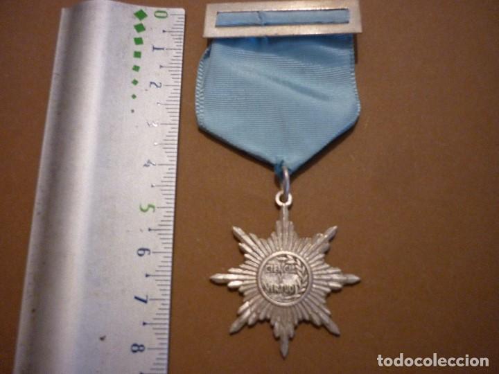 Medaglie tematiche: Medalla escolar conmemorativa. CIENCIA Y VIRTUD. A&ntilde;os 50-60.