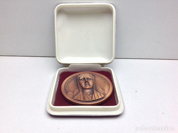 Medaglie tematiche: MEDALLA MONTISSERRATI REGINA - EURO PAE - PA : TER GRAN RELIEVE