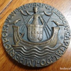 Medallas temáticas: MEDALLA DE BRONCE VIII CENTENARIO LISBOA CAPITAL DEL IMPERIO PORTUGUES AÑO 1947 . Lote 132900410