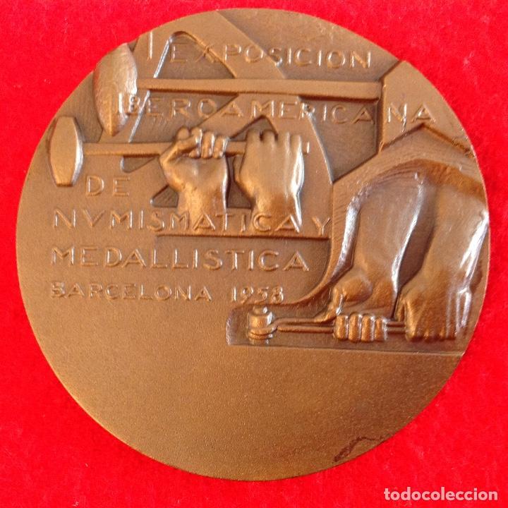 Medallas temáticas: Medalla de bronce de 7,5 cm. Exposición iberoamericana de numismatica y medallistica, Barcelona 1958 - Foto 2 - 142169114