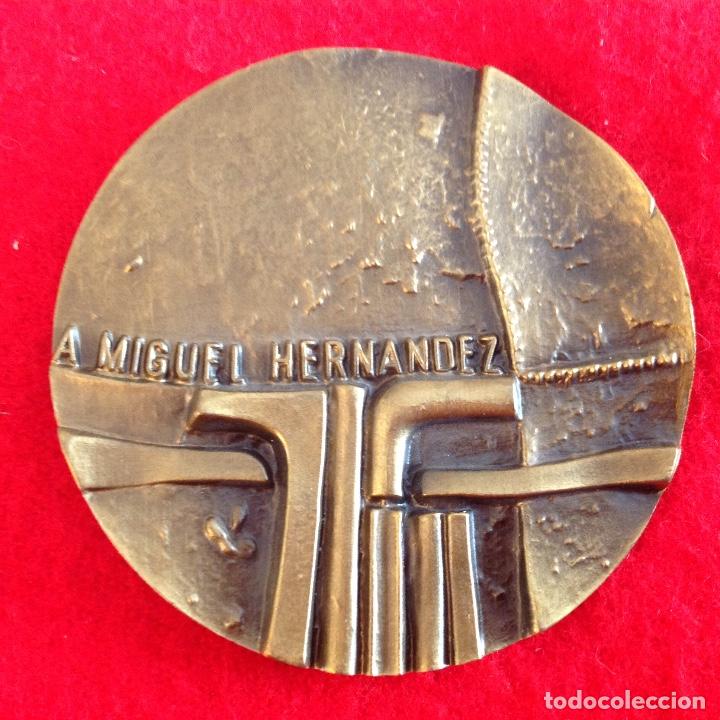Medallas temáticas: Medalla de bronce, Homenaje a Miguel Hernandez, de 80 mm de diámetro, FNMT, nueva. - Foto 2 - 205204652