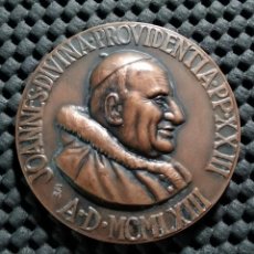Medallas temáticas: MEDALLA JUAN XXIII .- CONCEDIENDO EL TITULO DE BASILICA A LA IGLESIA DE POBLET 1963 .- J. GRAMUNT. Lote 169426990