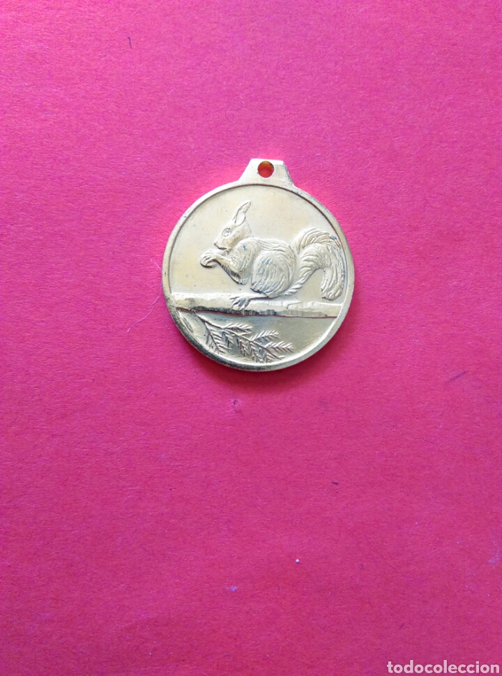 Medallas tem&aacute;ticas: Medalla de la ventura con ardilla - Foto 1