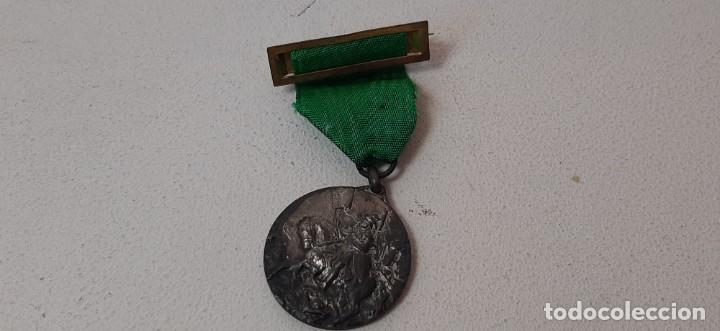 Thematic medals: ANTIGUA MEDALLA PREMIO ESCOLAR - SANTIAGO MATAMOROS - PREMIO DE ASISTENCIA Y PUNTUALIDAD A&Ntilde;OS 40 50