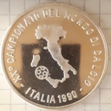 Medallas temáticas: MEDALLA CONMEMORATIVA DEL MUNDIAL DE FUTBOL ITALIA 1990. Lote 215838275