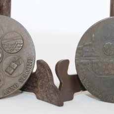 Medallas temáticas: DOS MEDALLAS COMPAÑÍA TELEFÓNICA NACIONAL DE ESPAÑA. AÑOS 1970 Y 1975. Lote 218521715