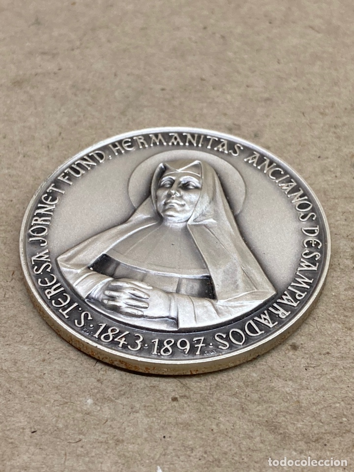 M&eacute;dailles th&eacute;matiques: Medalla religiosa hermanita de ancianos desamparados
