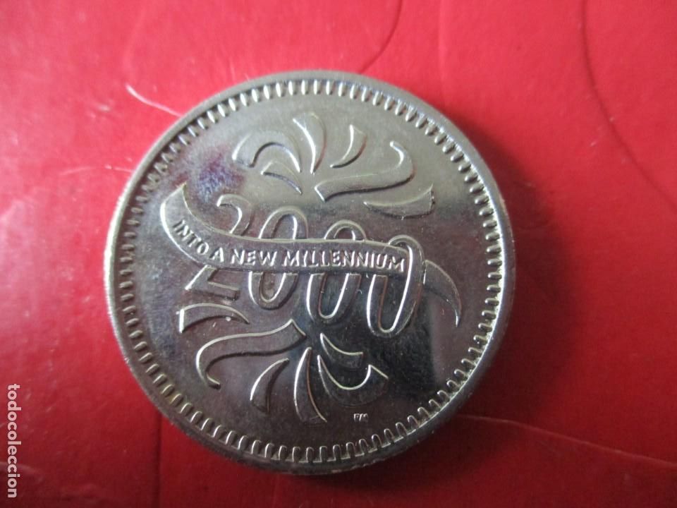 Medallas tem&aacute;ticas: Ficha milenium 2000. James Wart - Foto 2