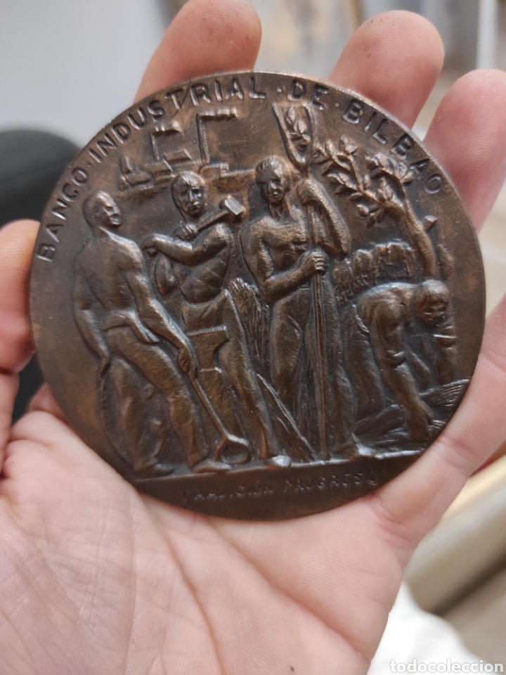 M&eacute;dailles th&eacute;matiques: Antigua medalla Banco Bilbao, 107 a&ntilde;os al servicio de la economia espa&ntilde;ola, bronce, a&ntilde;os 50/60, mid