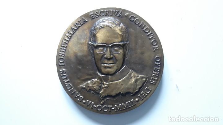 Medallas tem&aacute;ticas: Medalla de bronce Santus J.M. Escriva Conditor Operis Dei VI-oct-MMII y Virgen Mar&iacute;a.Peso:287 gramos
