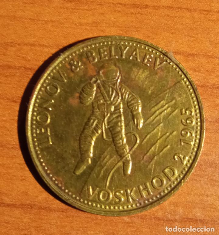 Medallas tem&aacute;ticas: Leonov Belyaev voskhod 2 1965,publicidad Shell