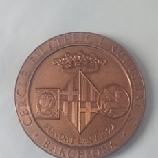 Medallas temáticas: MEDALLA CERCLE FILATELIC I NUMISMATIC FUNDAT L'ANY 1924 BARCELONA 6 CM. Lote 245645710