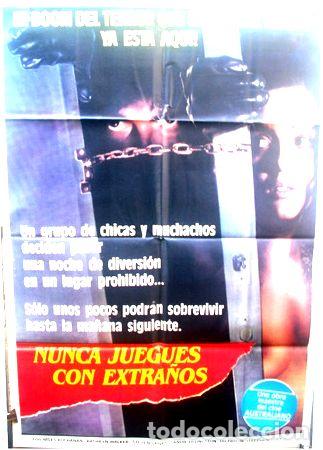 Medalhas tem&aacute;ticas: afiche original de la pelicula nunca juegues con extranos