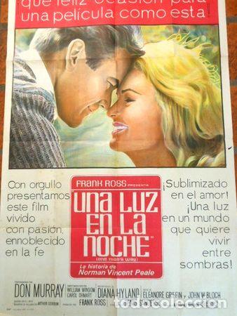 Medallas tem&aacute;ticas: afiche de cine una luz en la noche cod151
